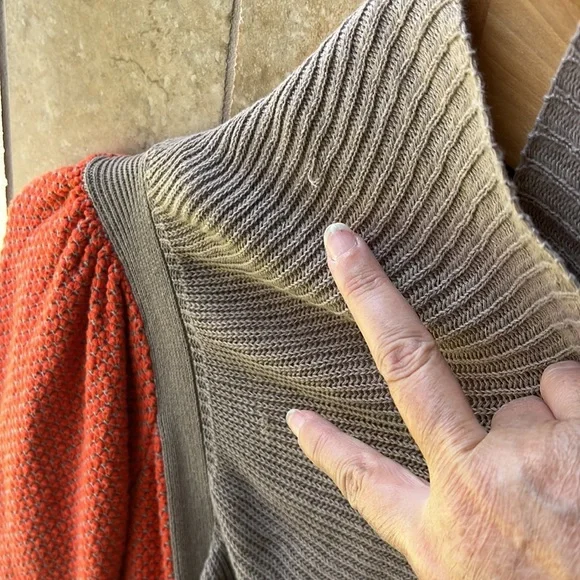 Stylish Orange and Tan Women's Sweater - Picture 13 of 13
